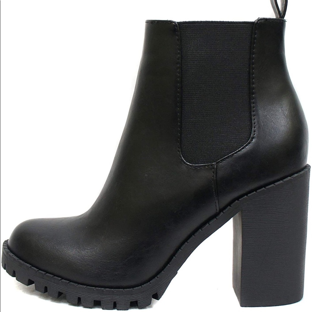 SODA Ankle Boot w/Lug Sole Elastic Gore and Chunky Heel